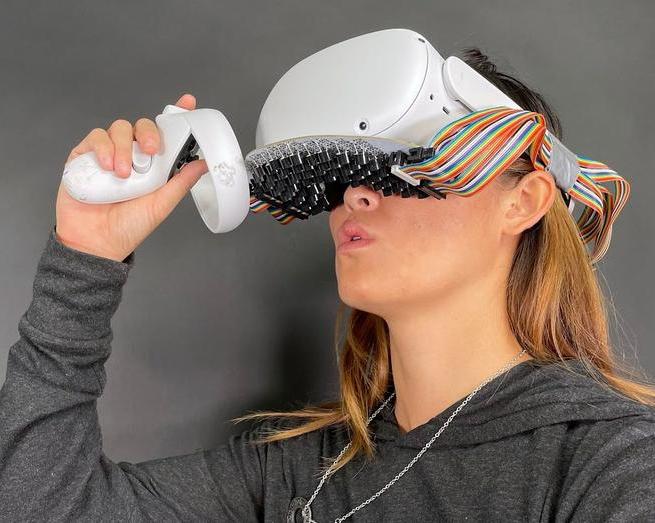 Модификация VR шлема позволяет ощущать прикосновения на губах