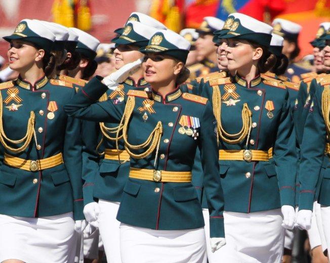 В сообществе Hearts of Iron 4 началась паника. Девушки массово интересуются данной стратегией